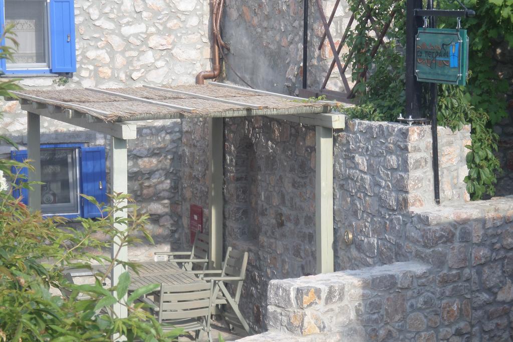 To Petradi Apartman Avgónima Kültér fotó